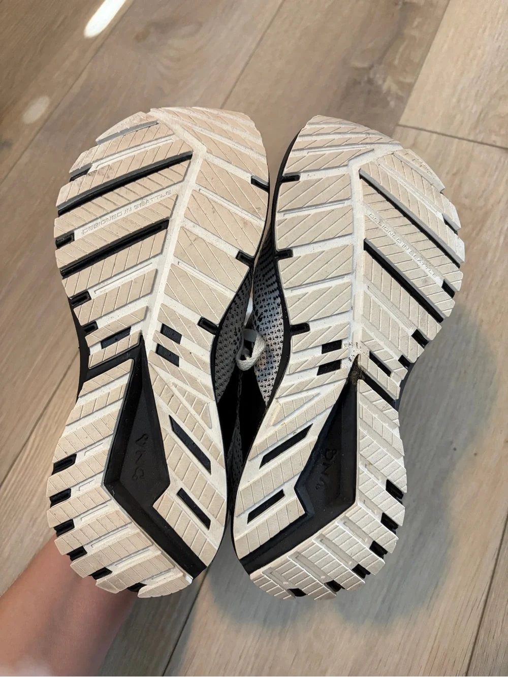 Brooks Women’s Revel 5 Sneakers Black and White Size 7